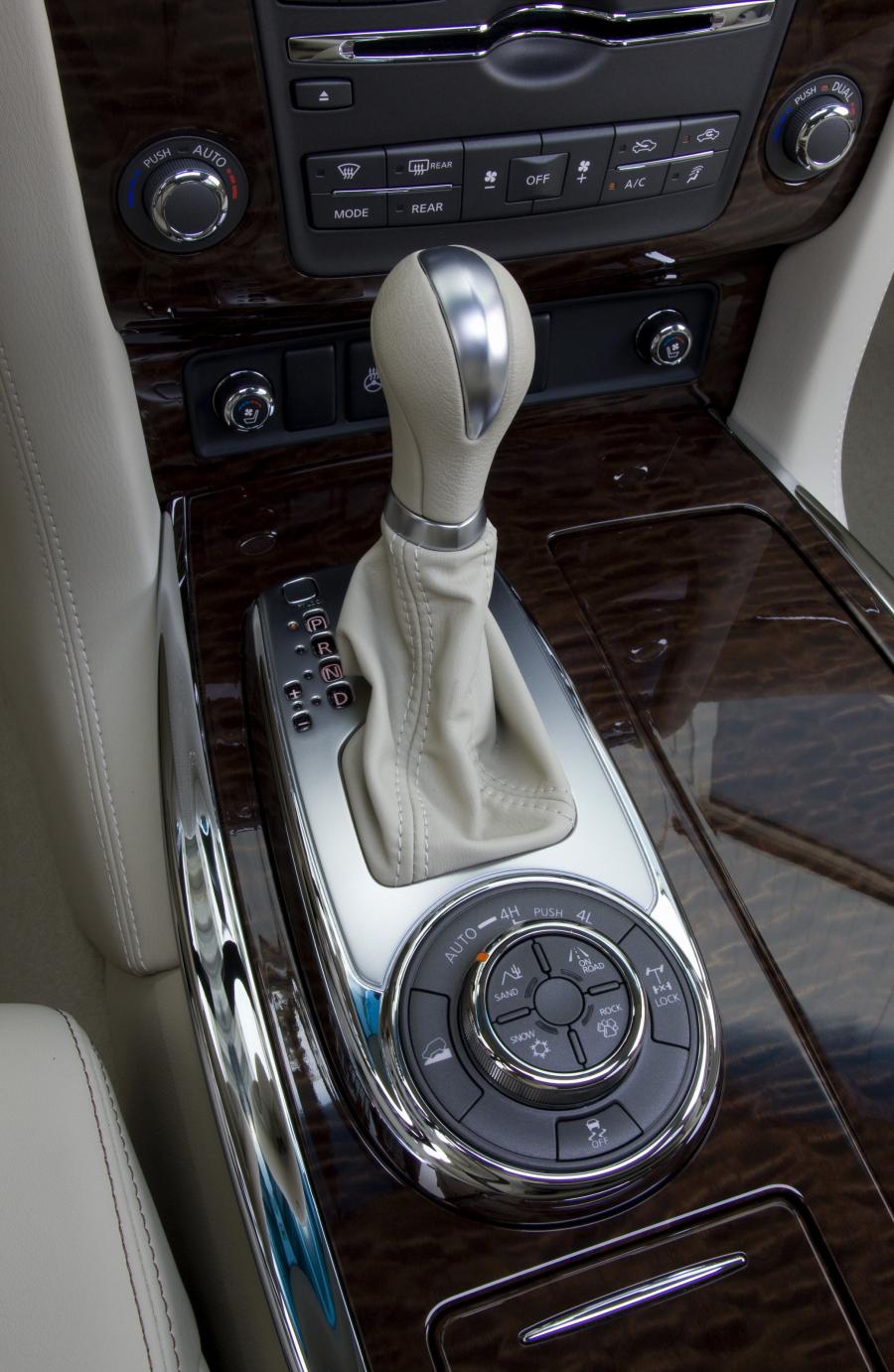  Nissan Patrol 2010 года  (фото 86 из 118)